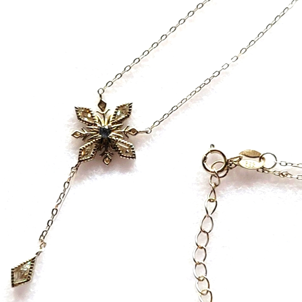 Charmed Aroma Silver Snowflake Necklace